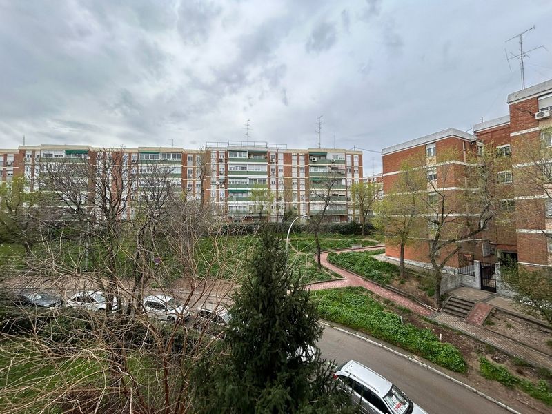 Foto ecaa9219-8004-4e38-8ab2-a76fb73e315d. Pis a Ventas Madrid