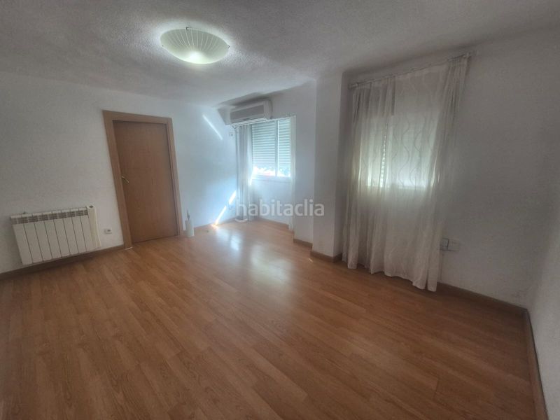 Foto c86a9c12-8e41-44e7-9364-ffaa11638a01. Rent flat with heating in Simancas Madrid