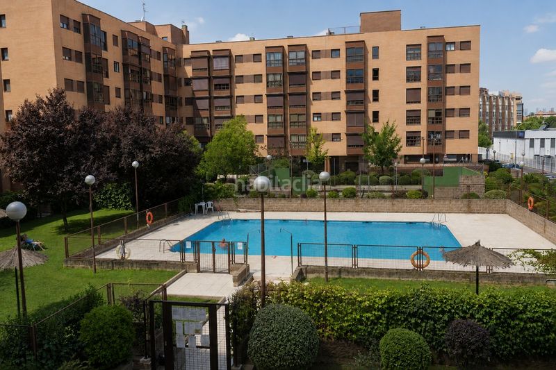 Foto 784f6bd4-6405-44c4-b9e0-837ac6953bd1. Lloguer pis amb piscina a Rejas Madrid