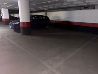 Autoparkplatz  Calle de santa leonor. Plaza de garaje para coche grande