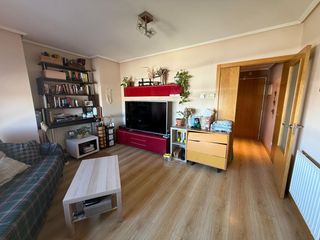 Pis a Rejas. Piso en venta en calle de pirra
