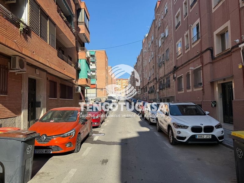 Foto 8fb6ab85-7fe1-4463-80f3-e0a346fe9469. Aparcament cotxe a Pueblo Nuevo Madrid
