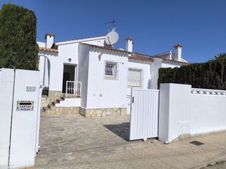 Casa adossada a Les Bovetes - La Felicidad