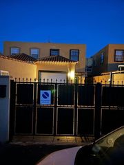 Doppelhaus in Las Rosas. Chalet en las rosas