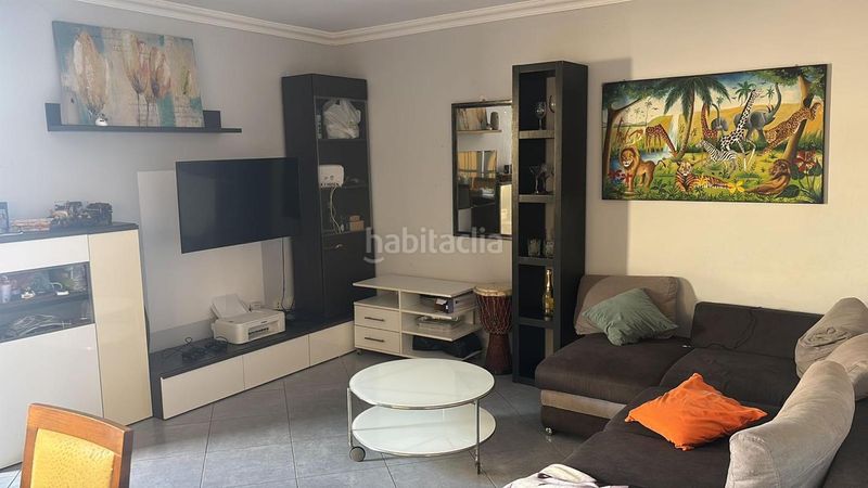 Foto d576ebd6-1dd2-4980-a005-0a67743664ae. Casa aparellada amb aparcament a Las Rosas Arona