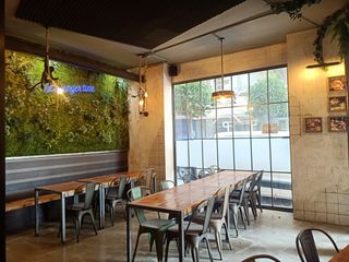 Transfer Business premise  Carrer pizarro. Traspaso hamburgueseria (restaurante) con licencia