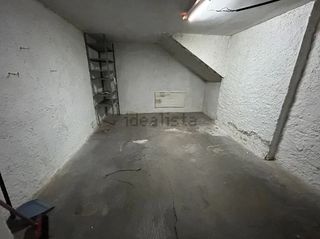 Lloguer Aparcament cotxe  Calle de la paloma. Se alquila garaje cerrado en calle paloma, frente a mercadona