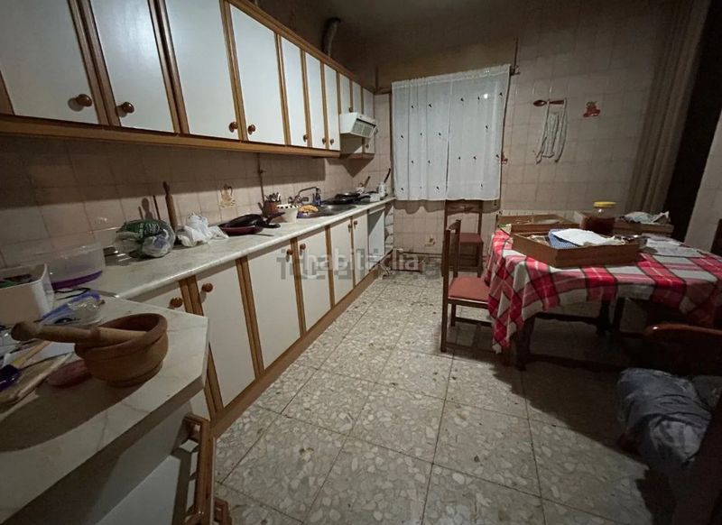 Foto a01a3bd9-1125-435e-b86a-aa6c691aa183. Casa amb xemeneia aparcament a Malagón
