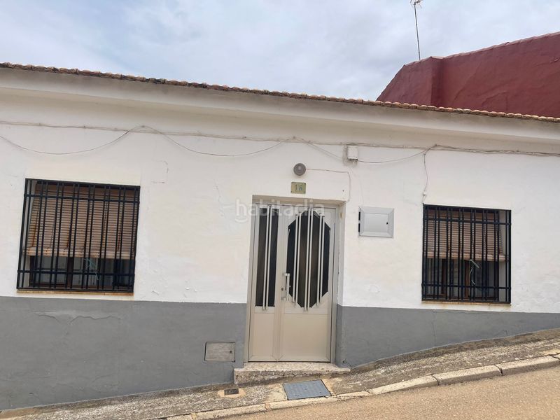 Foto fcc7c3cb-4252-4eb8-94e3-7e5fc8e04f6b. Casa amb xemeneia aparcament a Malagón