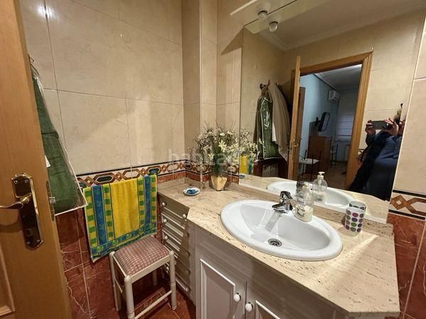 Foto 868209ac-52ef-4a2c-bf78-d099d583b2a8. Casa adossada amb calefacció aparcament piscina a Ciudad Real