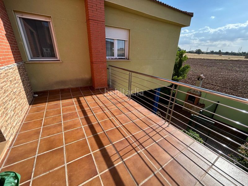 Foto 0f7eddfd-2cb2-4cc1-818e-1e85c08399c9. Casa adossada amb xemeneia calefacció aparcament a Poblete