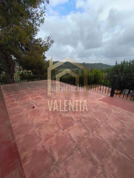 Foto 3d1c712e-2f14-45bd-9b68-27c114efac2c. Casa amb calefacció aparcament piscina a Buñol