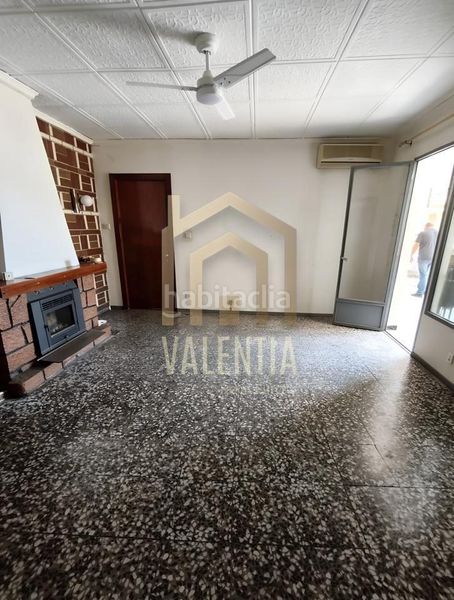 Foto f18a8ca7-3f0c-475a-9184-82c9f33f0083. Casa  en venta en Llombai