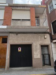 Haus  Llauri 29. Venta casa sueca céntrica con garaje