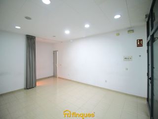 Local Comercial  Carrer d'anselm clavé. Local de 128 m² con gran potencial de cambio de uso a vivienda e
