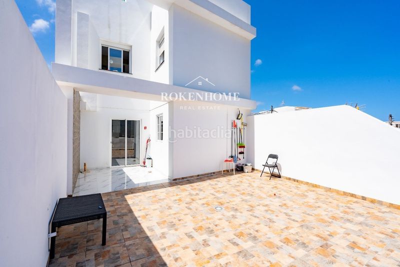 Foto 5f68d306-0db2-4798-b717-01739cc84c2f. Casa adossada amb aparcament a Centro Güímar