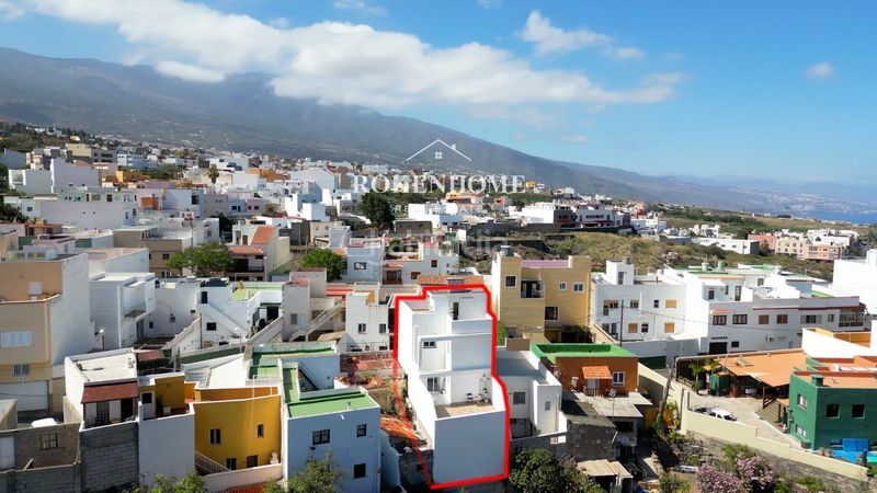 Foto a7e05ec6-5b0c-4324-a1b5-a80a24d1e3d9. Casa adossada amb aparcament a Centro Güímar
