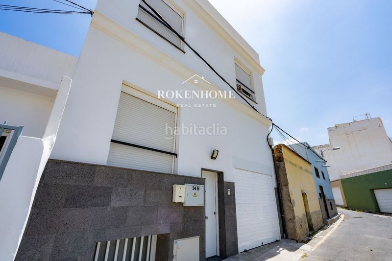 Foto b7fa8adc-0bb5-46c0-8d92-b3aff49b6a9c. Casa adossada amb aparcament a Centro Güímar