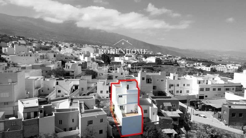 Foto cdc6c4cc-c721-49e4-bfc3-f2ff1d28b049. Casa adossada amb aparcament a Centro Güímar