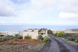 Fondo rustico in Carretera general piedra hincada a tejina 49. Finca rústica con vistas al mar + invernadero + agua propia – op