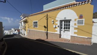 Casa adossada a Calle san isidro arguayo 10. ?? casa independiente en arguayo | vistas al mar y montaña