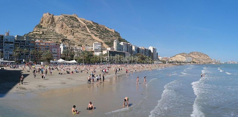 Foto be7f5642-5ce4-4c56-b87f-99970ec17df6. Pis amb aparcament a Goteta Alicante