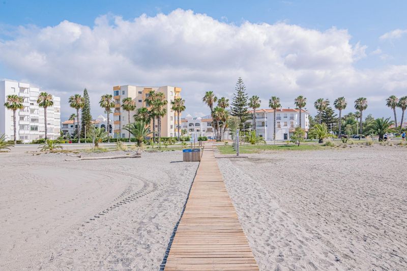 Foto affa84fa-d21c-4bb4-9e28-431566170e1b. Pis amb aparcament a Playa de Granada Motril