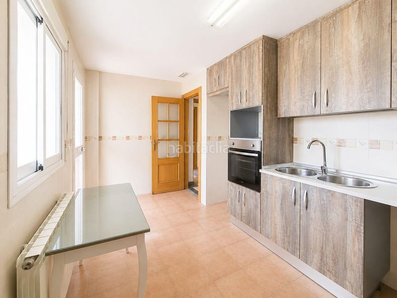 Foto f93accbe-beff-43ce-896e-fe3422b738f7. Casa aparellada amb aparcament a Híjar Gabias (Las)