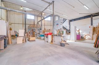 Capannone industriale in Peligros. Gran nave industrial en albolote con instalación de carpintería