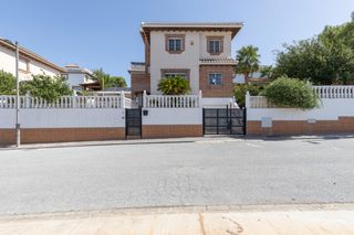 Chalet  Unis. Espectacular chalet amueblado de 5 dormitorios con piscina y vis