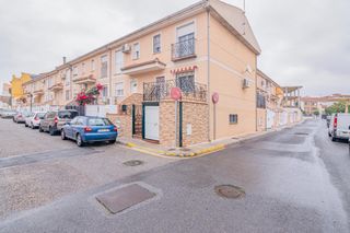 Maison jumelée à Residencial Triana - Barrio Alto. Venta de bonita casa en las gabias