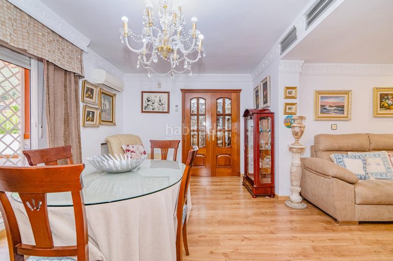 Foto 0a59255d-5254-470e-a339-5b3d00165b35. Casa adossada amb calefacció aparcament a Bola de Oro Granada
