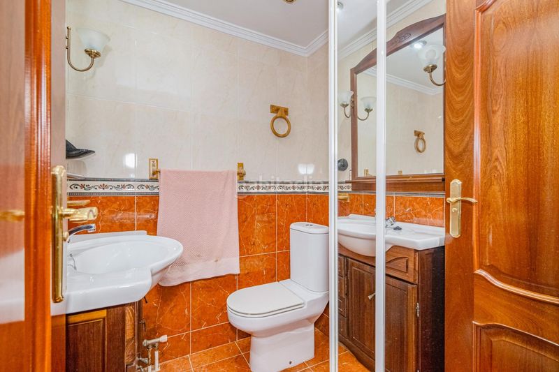 Foto 4fd01aa7-e5a2-4514-9bd0-e4404362262f. Casa adossada amb calefacció aparcament a Bola de Oro Granada