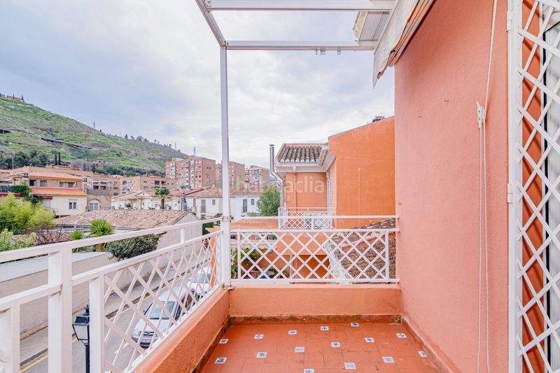 Foto 6d9d256c-2777-43d4-b793-6fce80ca0bc1. Casa adossada amb calefacció aparcament a Bola de Oro Granada