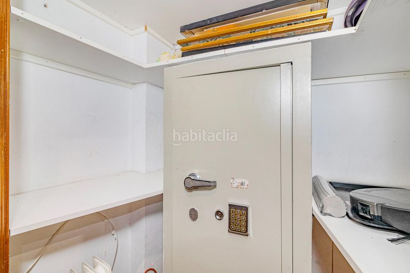 Foto 6f1917bd-3d7a-4095-b7e7-dbf4ef915923. Casa adossada amb calefacció aparcament a Bola de Oro Granada