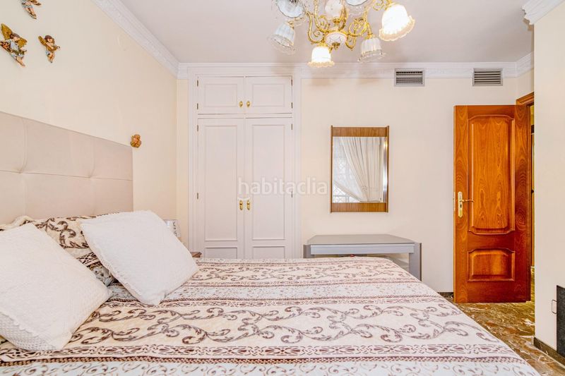 Foto 7ca19413-ba87-4989-97e6-d388aedae2ca. Casa adossada amb calefacció aparcament a Bola de Oro Granada