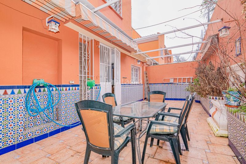 Foto be8f6194-c3b3-4878-b0f4-b3a39493bb27. Casa adossada amb calefacció aparcament a Bola de Oro Granada