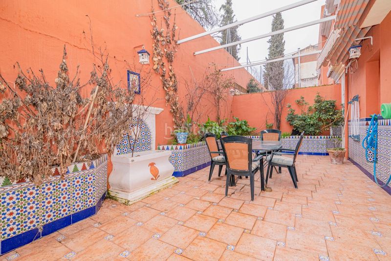 Foto f8d1b5b3-aa96-4779-93d5-b19bab223868. Casa adossada amb calefacció aparcament a Bola de Oro Granada