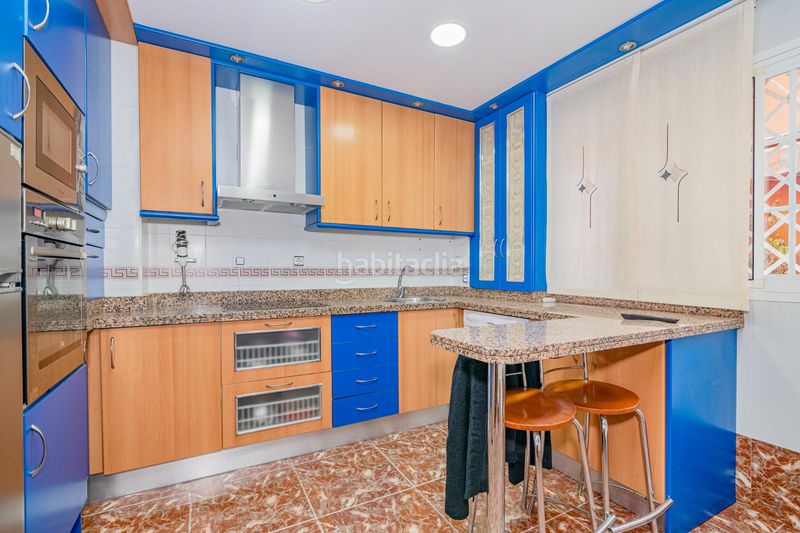 Foto fa1df17a-9ee4-4fcf-996b-04d8024967ef. Casa adossada amb calefacció aparcament a Bola de Oro Granada