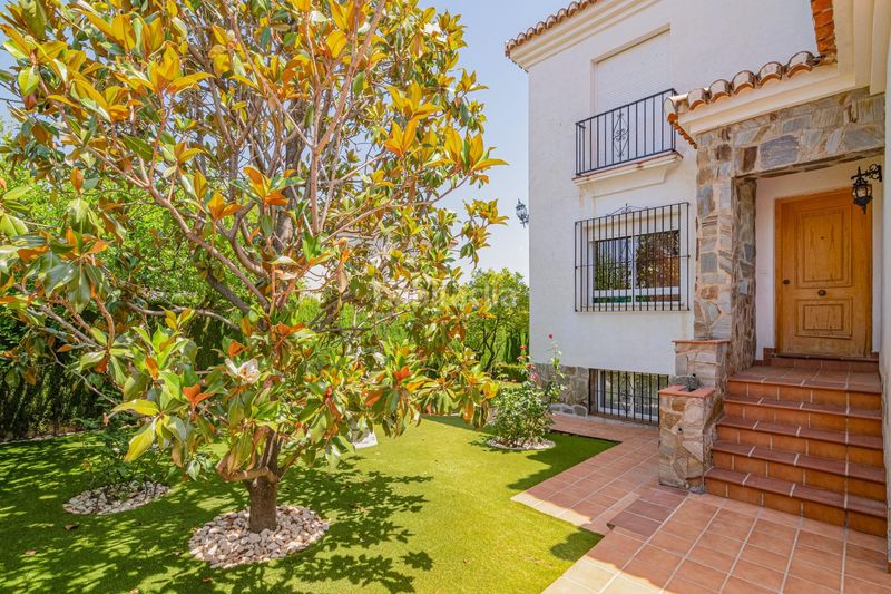 Foto de1537b2-3273-4d47-b5e3-95963d20cd05. Xalet a calle cosmos 17 a Barrio de la Vega Monachil