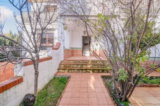 Doppelhaus  Calle boabdil. Has llegado a tu destino, tu destino está en la zubia