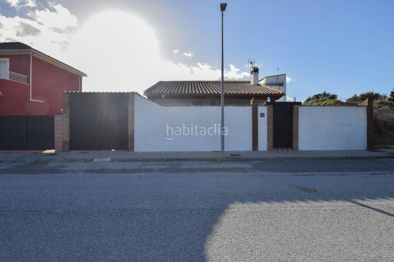 Foto 7b357d64-4ff0-478a-aeb7-66ab27be8cb4. Casa amb aparcament a Atarfe