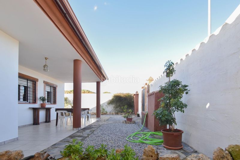 Foto ce52d346-8808-4650-94a0-14622e059f0b. Casa amb aparcament a Atarfe