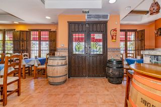Local Comercial  Avenida de motril. Restaurante asador en primera línea