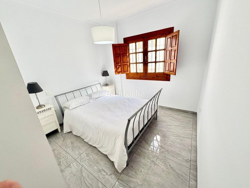 Foto ca8061a9-4b09-4af8-b826-16f98e3cf0e5. Casa adossada amb calefacció aparcament a Centro Salobreña
