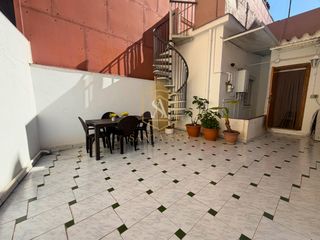 Casa adossada  Carrer de la independència. ¡espectacular casa unifamiliar con local comercial en bufalá!