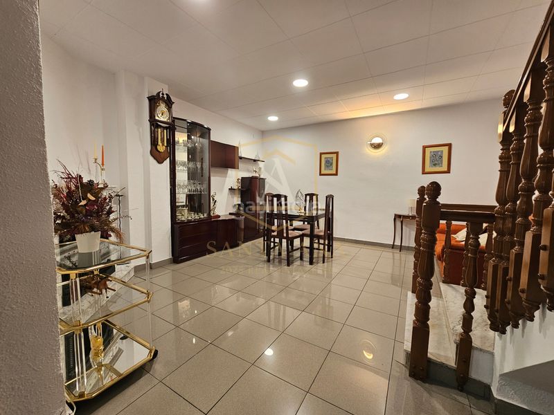 Foto 7a06a2f5-5c3b-496b-85a4-357271d35a01. Casa adossada amb xemeneia calefacció a Bufalà Badalona