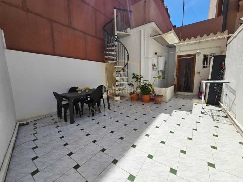 Foto a265dac7-80c1-4387-bb8e-2dc7339559a8. Casa adossada amb xemeneia calefacció a Bufalà Badalona