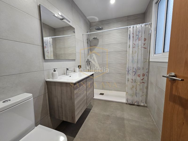 Foto fa28e6d1-ad4e-4e53-807c-ca77fdb523fa. Casa adossada amb xemeneia calefacció a Bufalà Badalona