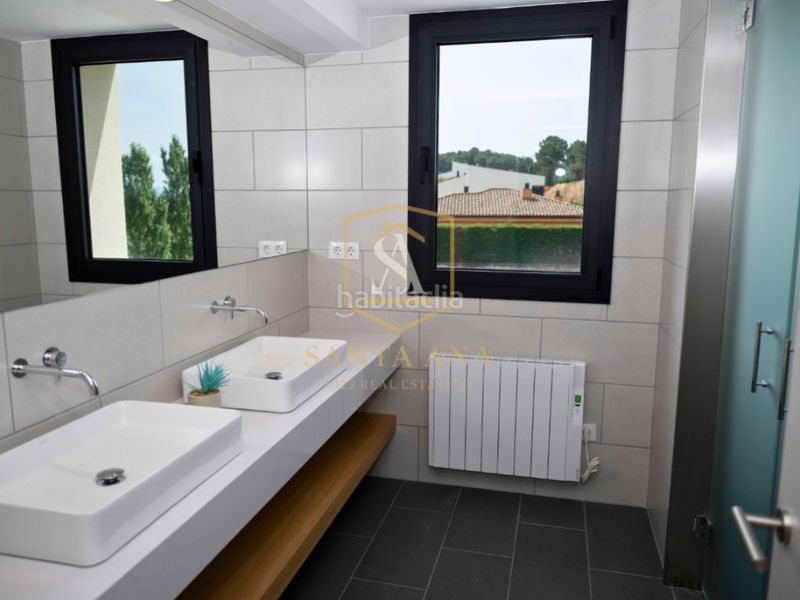 Foto 0aa5904a-1342-478f-8235-f4362445a4ef. Casa amb calefacció aparcament a Roca del Vallès (La)